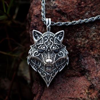 Wolf Vikinglook mit Halskette