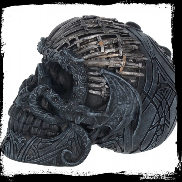 Totenschädel mit Schwertern